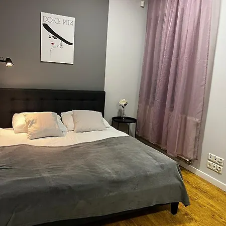 לינה וארוחת בוקר Przystanek Plaza 2*