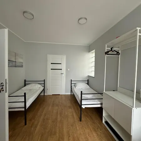 לינה וארוחת בוקר Przystanek Plaza 2*
