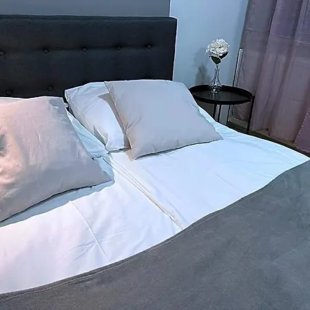 Przystanek Plaza 2*